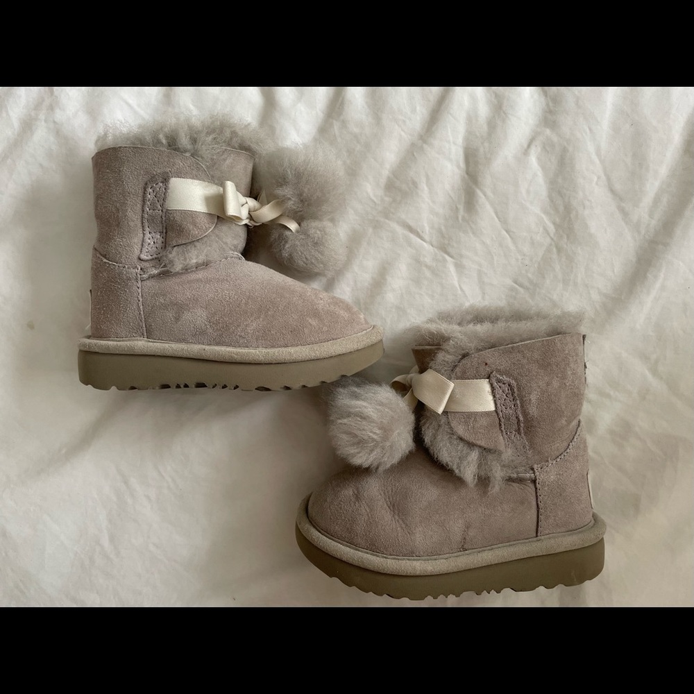 Toddler Ugg boots size 5 never worn